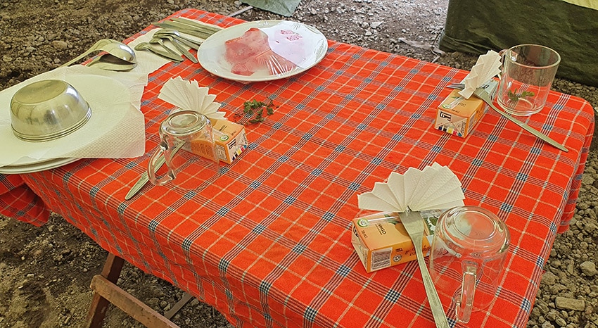 Esstisch auf dem Kilimanjaro