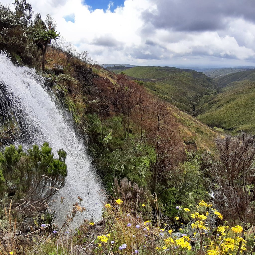 Nithi Wasserfall auf der Chogoria Route auf dem Mount Kenya