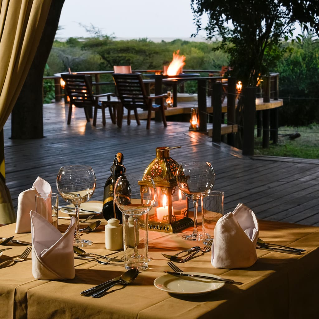 Abendessen auf dem Deck Masai Mara Safari