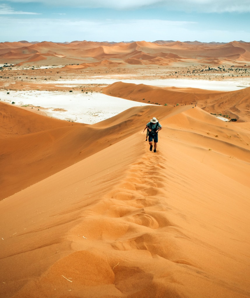 Sossusvlei Dünen mit Deadvlei während einer Campingreise durch Namibia