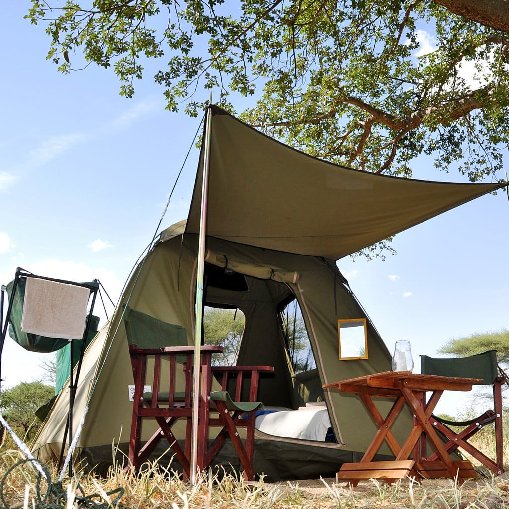 Kuppelzelt von außen auf privater Safari in Tansania