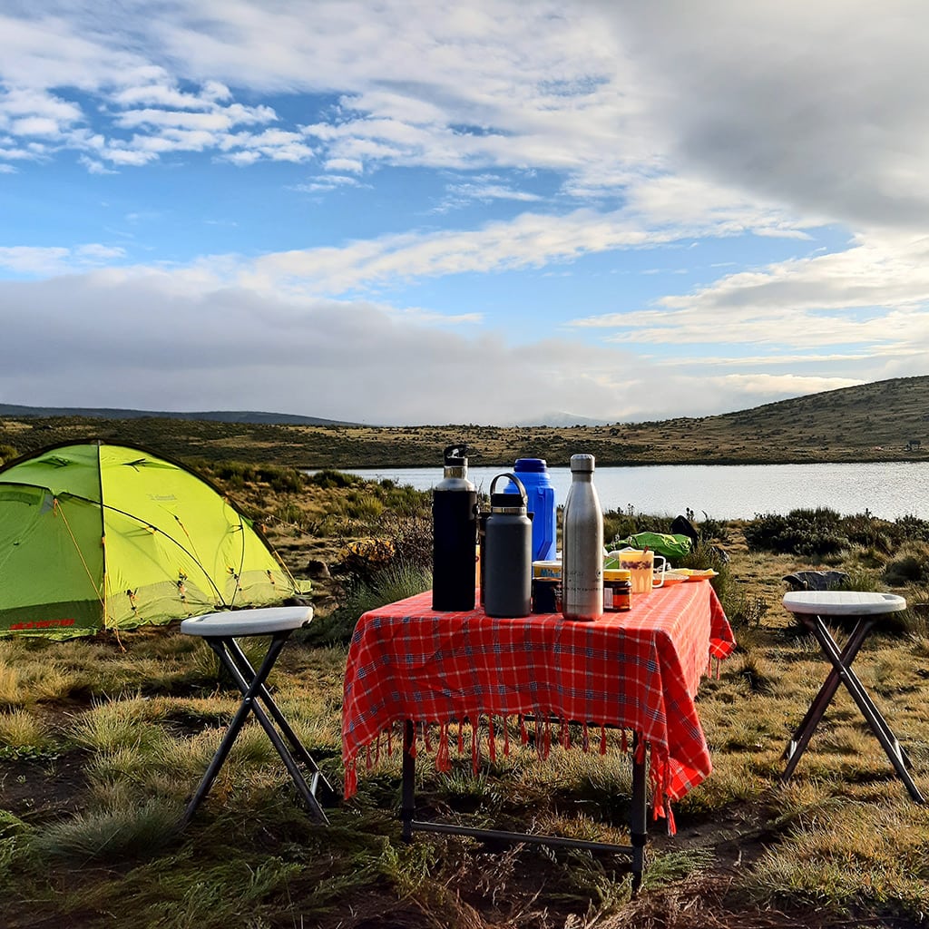 Camping bei Lake Ellis auf dem Mt Kenia Chogoria Route