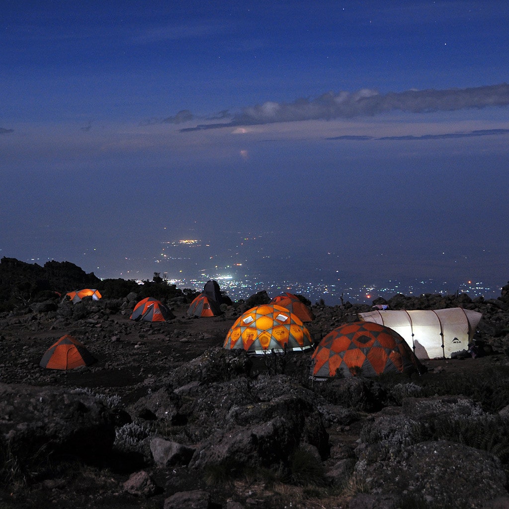 Nachtaufnahme Campsite auf der Lemosho Route Mt Kilimanjaro