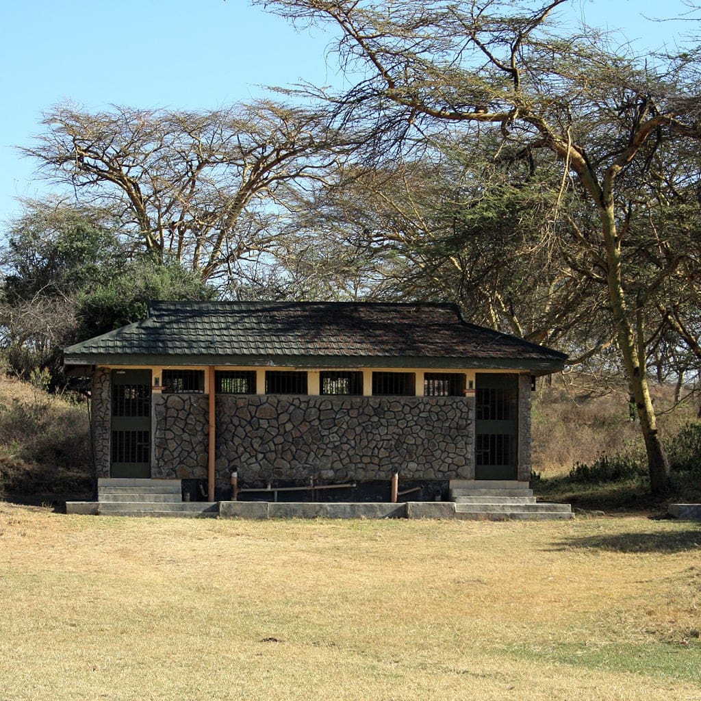 Sanitaere Anlagen im Nakuru Nationalpark Camping Safari Kenia und Tansania