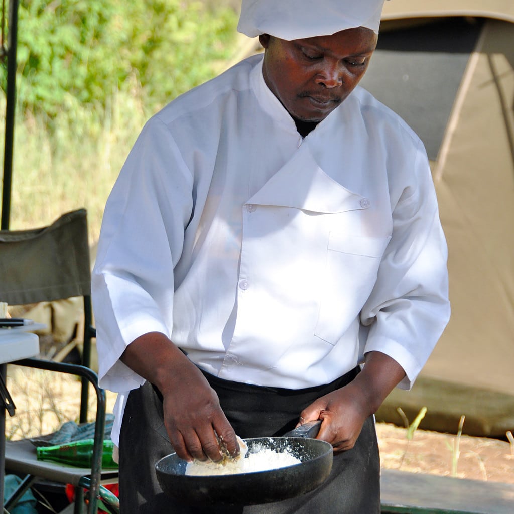 Professioneller Koch auf Privatsafari in Tansania