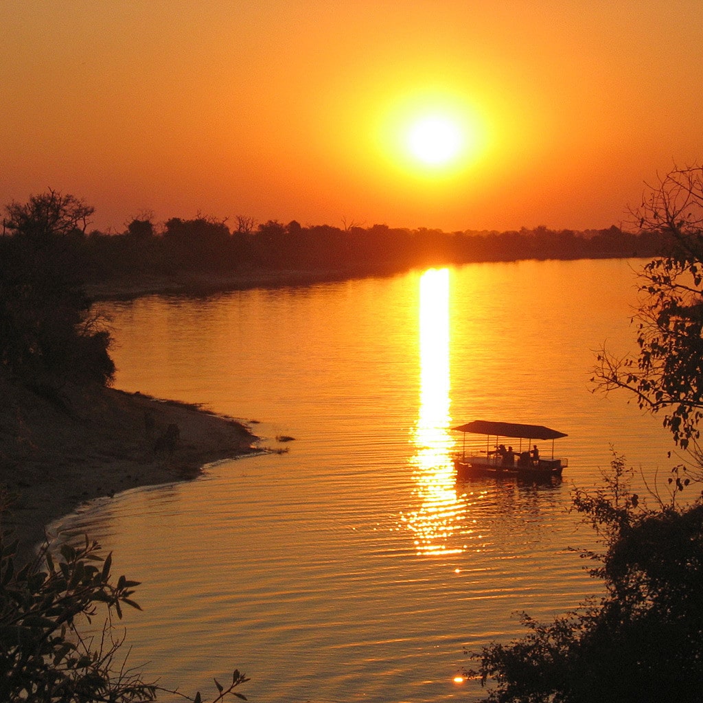 Bootsfahrt zum Sonnenuntergang Namibia Botswana Victoria Falls