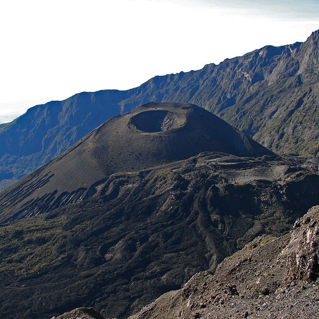 Krater Mt Meru Trekking Tour