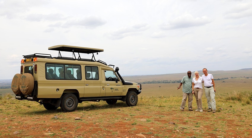 Petra und Dirk mit Guide auf Safari