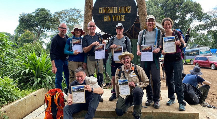 Glueckliche Kilimanjaro Gruppe