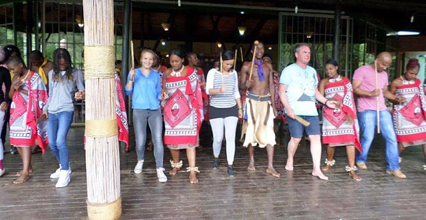 Mentanga-Cultural-Village-dance-3