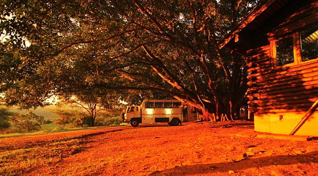 Fahrzeug in Abendsonne